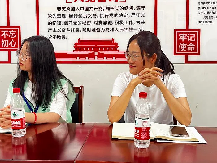 青年与榜样面对面交流